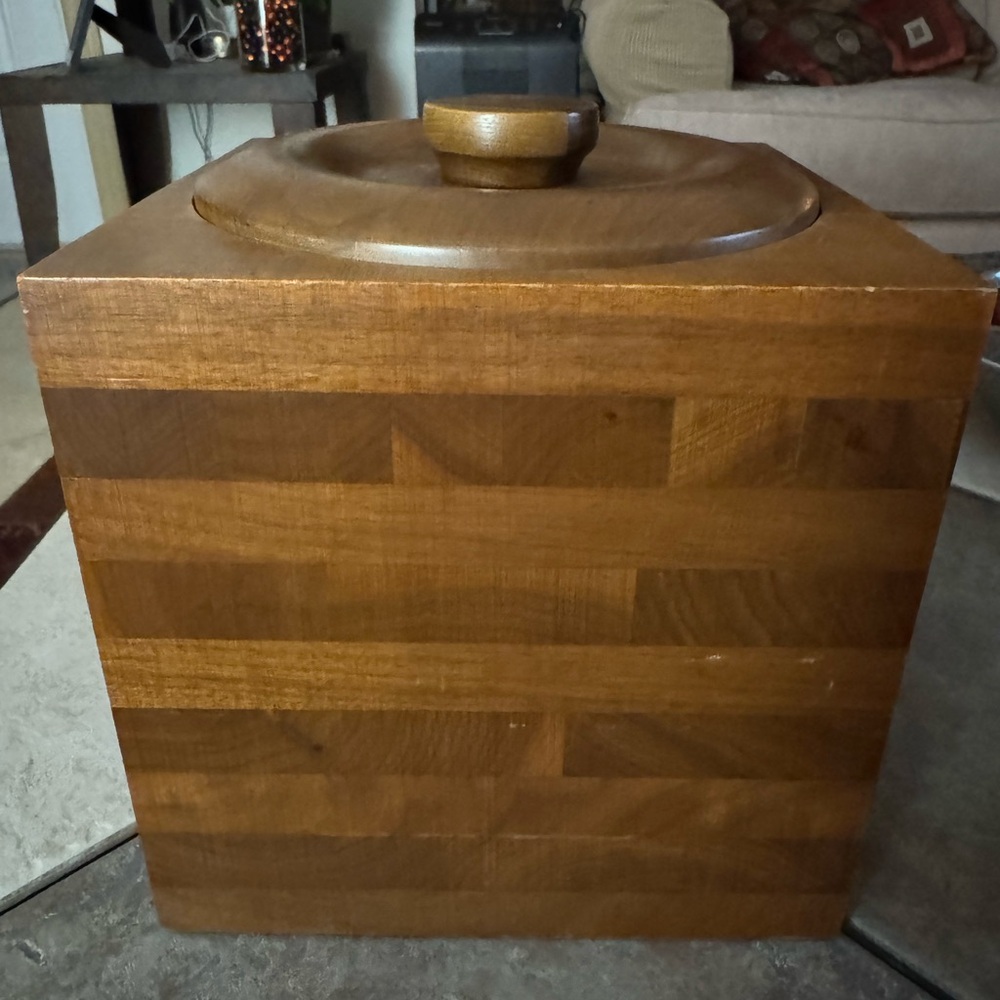 1970s Solid Black Walnut Ice Bucket w/Lid.  Midcentury Barware by Kustom Kraft.‎